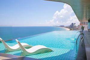 The swimming pool at or close to Radisson Hotel Danang