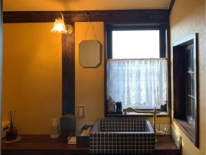 a room with a window and a bed in it at Ukishimakan Bettei Guest House - Vacation STAY 14350 in Shimo-rokka