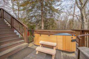 Fotografie z fotogalerie ubytování Waterfront Cabin 20 Mins to National Park & Massanutten! v destinaci Stanardsville