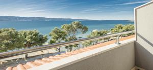 a balcony with a view of the water at Rogač Rooms & Restaurant in Omiš