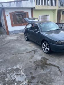a black car parked in a parking lot at Casa na praia, 15 min de caminhada in Itanhaém