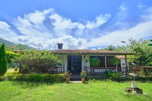 a small house with a fence in a yard at Hostal Sueño Real Campestre in San Gil