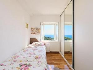 Un pat sau paturi într-o cameră la Apartments with parking space Babino Polje, Mljet - 22322