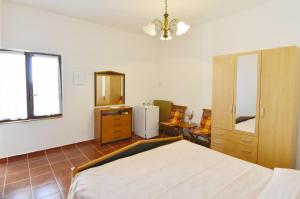 Postel nebo postele na pokoji v ubytování Apartments and rooms with parking space Zambratija, Umag - 22512