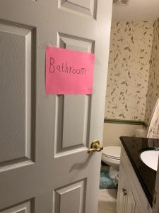 Un baño de 大卧室1.8米宽大床