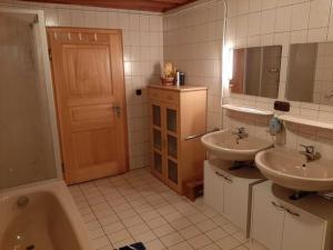Kúpeľňa v ubytovaní Holiday apartment in Viechtach