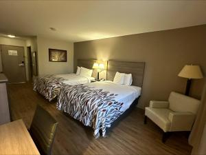 Postel nebo postele na pokoji v ubytování Red Roof Inn Gurnee - Waukegan