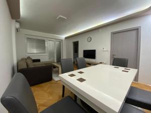 a living room with a white table and chairs at FIA HOUSE Hrom in Dolno Nerezi
