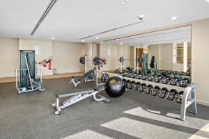 Fitness centrum a/nebo fitness zařízení v ubytování Silkhaus large studio with separated Bedroom in Business Bay