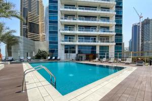 Swimmingpoolen hos eller tæt på Silkhaus high floor in Dubai Marina, 1BDR near the sea