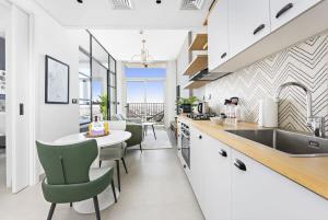 Kuchyň nebo kuchyňský kout v ubytování Silkhaus Dubai Hills 1BDR exclusive neighborhood