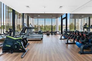 Fitness centrum a/nebo fitness zařízení v ubytování Silkhaus spacious studio in JVC with modern furniture