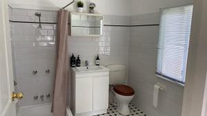 Koupelna v ubytování Cheerful Mountain Cottage, 'Lynette'