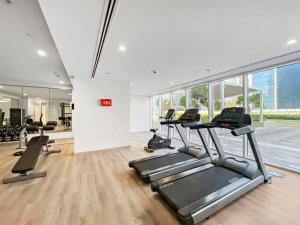 Fitness centrum a/nebo fitness zařízení v ubytování Silkhaus new Tower 2BDR with spacious room in Business Bay