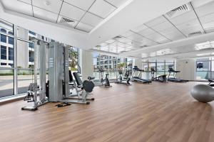 Gimnàs o zona de fitness de Silkhaus luxurious studio in Art Gardens with gym access
