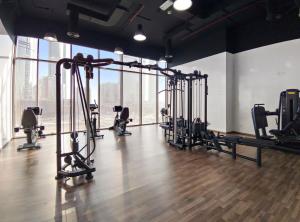 Fitness centrum a/nebo fitness zařízení v ubytování Silkhaus Superior 1 BDR Al Fay Park Nearby