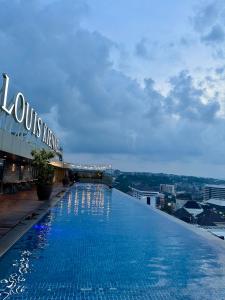 a large swimming pool on the roof of a building at KUMU Lantai 18 Warhol Residence at Louis Kienne Simpang Lima Semarang in Semarang