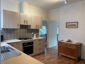 Kuchyň nebo kuchyňský kout v ubytování Cheerful Mountain Cottage, 'Lynette'