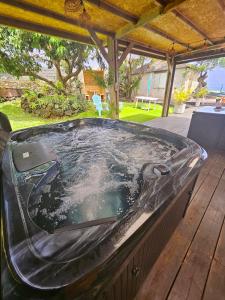 Foto dalla galleria di L'Eskalya *** avec jacuzzi et piscine partagée, vue océan a Saint-Joseph