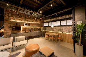 Posezení v ubytování Hotel Meridiano Lofts + 35 fotografií