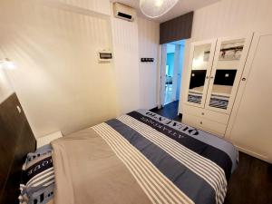 a bedroom with a bed in a room at Appartement Les Sables-d'Olonne, 2 pièces, 4 personnes - FR-1-92-937 in Les Sables-d'Olonne