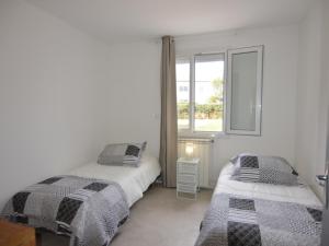 Ένα ή περισσότερα κρεβάτια σε δωμάτιο στο Villa 3 Chambres à Bouzigues: Jardin, Terrasses, Proche Plage et Port, Connexion WiFi - FR-1-604-44