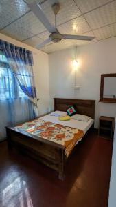 Postel nebo postele na pokoji v ubytování DILSHAN HOTEL Diyaluma