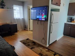 Køkken eller tekøkken på Studio in Downtown Frederick + 10 billeder