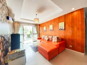 Posezení v ubytování บ้านคาราโอเกะ พูลวิลล่า หัวหิน 3 ห้องนอน สระส่วนตัว พัก 6-15 คน
