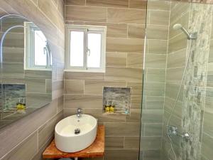 a bathroom with a sink and a shower at Cape Coral cabrera 4 in Cabrera