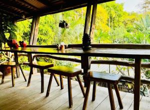 TARA LODGE Haven of peace的阳台或露台