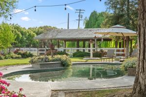 Gallery image of @ Marbella Lane - Alpaca Farm House Pool in Modesto