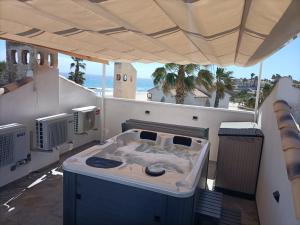 A kitchen or kitchenette at DUPLEX NOSY BE vue sur mer avec solarium et jacuzzi