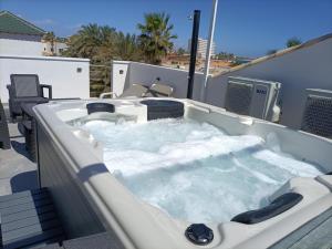 Kép DUPLEX NOSY BE vue sur mer avec solarium et jacuzzi szállásáról Orihuelában a galériában