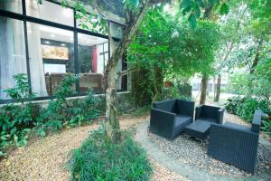 Vườn quanh Villa Owner tại khu nghỉ dưỡng sinh thái Đại Lải Resort