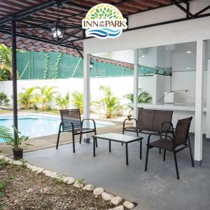 Bazén v ubytování Inn On The Park nebo v jeho okolí