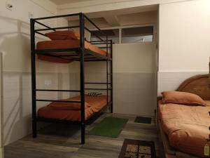 Narivoodi või narivoodid majutusasutuse NIRMAN HOMESTAY 5 minutes walk to beach toas
