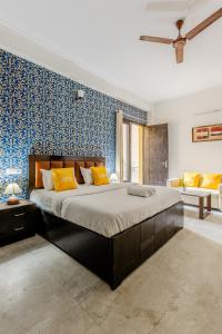 Postel nebo postele na pokoji v ubytování Lime Tree Hotel - Golf Course Road, Sector-43, Gurugram
