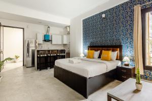 Postel nebo postele na pokoji v ubytování Lime Tree Hotel - Golf Course Road, Sector-43, Gurugram