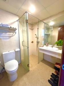 Phòng tắm tại Nắng Vàng Nha Trang Hotel