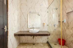 Koupelna v ubytování Lime Tree Hotel - Golf Course Road, Sector-43, Gurugram