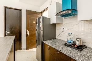 Kuchyň nebo kuchyňský kout v ubytování Lime Tree Hotel - Golf Course Road, Sector-43, Gurugram