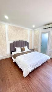 Postel nebo postele na pokoji v ubytování BÔNG SEN HOTEL CÔN ĐẢO