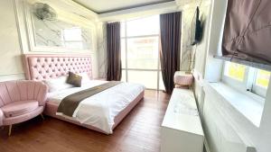 Postel nebo postele na pokoji v ubytování BÔNG SEN HOTEL CÔN ĐẢO