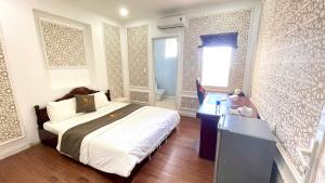 Postel nebo postele na pokoji v ubytování BÔNG SEN HOTEL CÔN ĐẢO