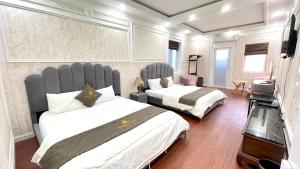 Postel nebo postele na pokoji v ubytování BÔNG SEN HOTEL CÔN ĐẢO
