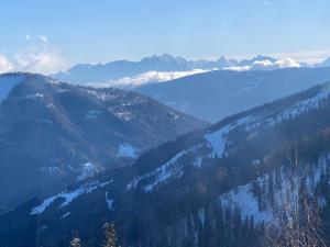 Fotografia z galérie ubytovania Chalet only 200 m from ski lift with sauna v destinácii Bad Kleinkirchheim