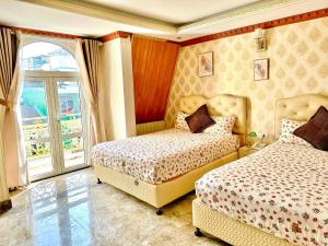 Postel nebo postele na pokoji v ubytování Xing City Hotel Dalat