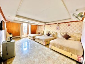 TV a/nebo společenská místnost v ubytování Xing City Hotel Dalat