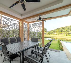 Balkón nebo terasa v ubytování Private Pool Villa Melina - Koh Chang